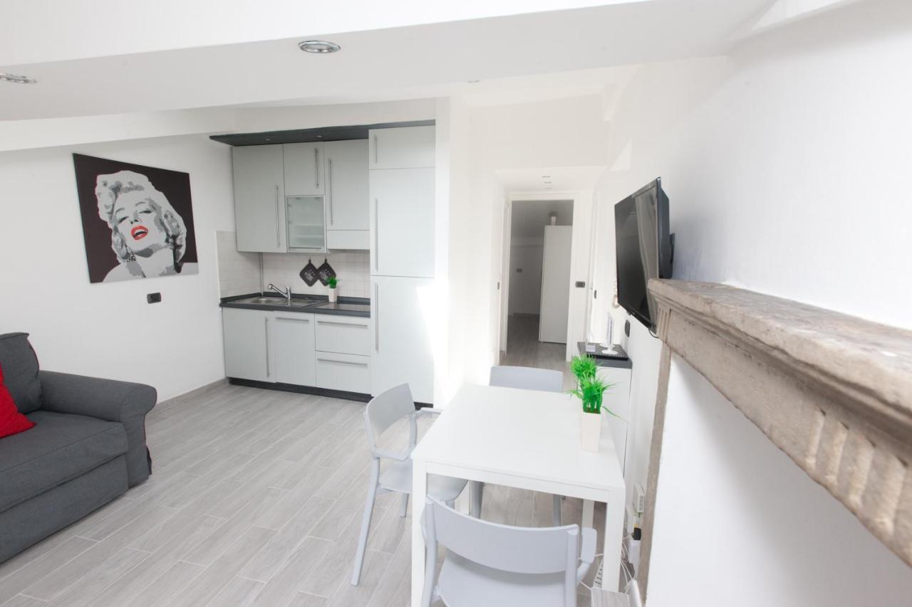Amazing And New Penthouse In City Center 밀라노 외부 사진